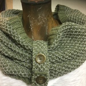 Women’s green scarf